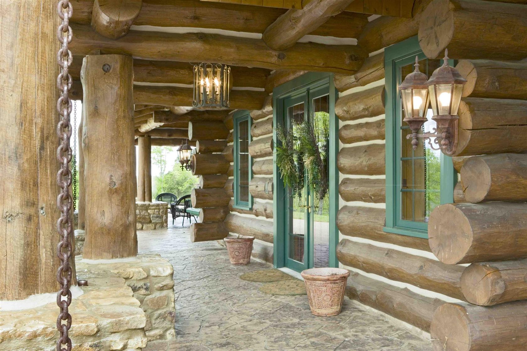 Log home maintenance specialists in Texas performed this Texas log home restoration project